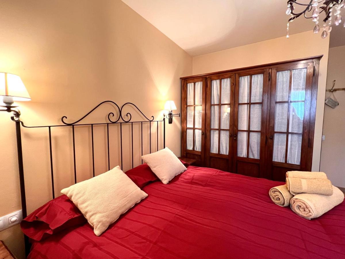 Apartament De La Vall Ferrera - L'Amfitriona Areu Exterior photo