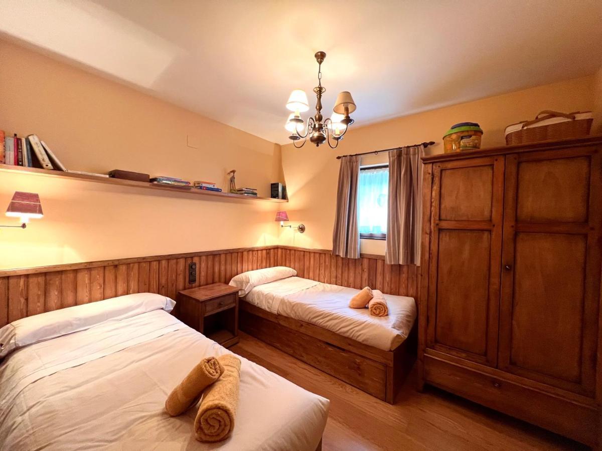 Apartament De La Vall Ferrera - L'Amfitriona Areu Exterior photo